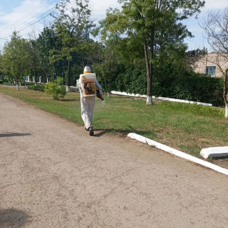 В населённых пунктах Чаплинского муниципального округа продолжаются работы по акарицидной обработке В населённых пунктах Чаплинского муниципального округа продолжаются работы по акарицидной обработке