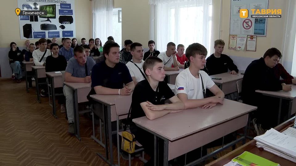 В Геническом строительном колледже состоялся круглый стол "Право памяти: историческая правда, ответственность и правовые границы интерпретации"