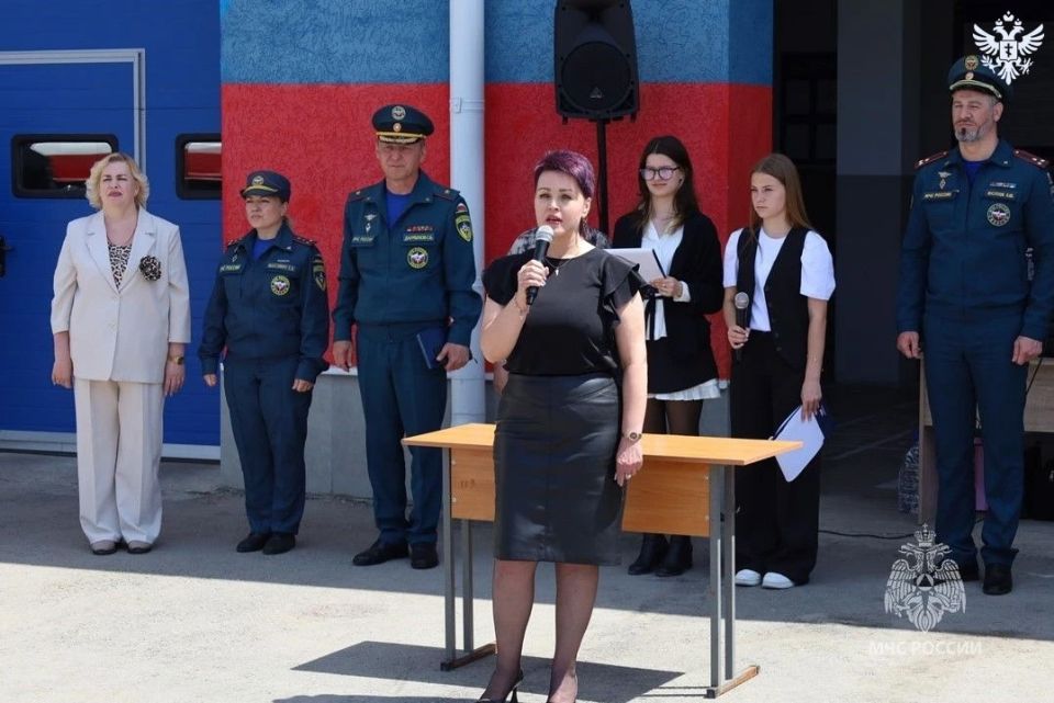 В Геническе прошло посвящение в кадеты МЧС России В Геническе прошло посвящение в кадеты МЧС России
