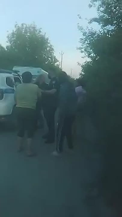 На Хмельниччині в селі Устя чоловіка людолови запихували до буса