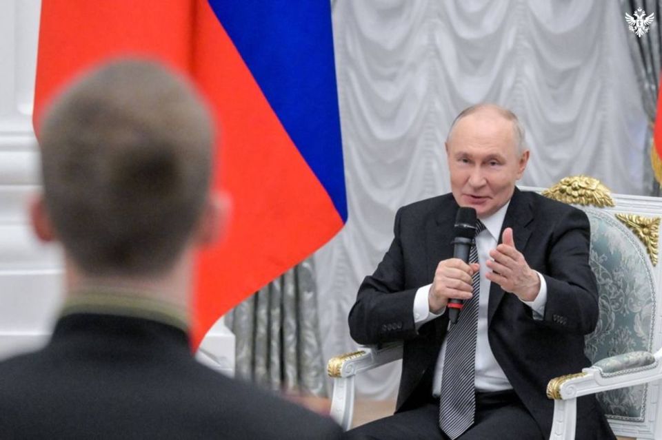 Президент встретился в Кремле с выпускниками программы «Время героев»