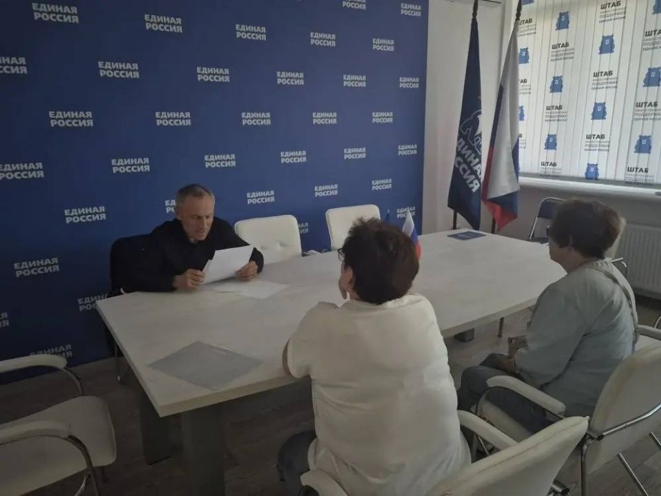 Депутат Совета депутатов Генического муниципального округа Херсонской области Булочник Дмитрий Михайлович провел прием граждан в г.Геническе Депутат Совета депутатов Генического муниципального округа Херсонской области Булочник Дмитрий Михайлович провел прием граждан в г.Геническе