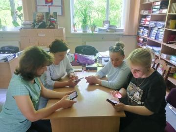 Волонтеры ФКГС помогают жителям Каховки выбрать объекты для благоустройства