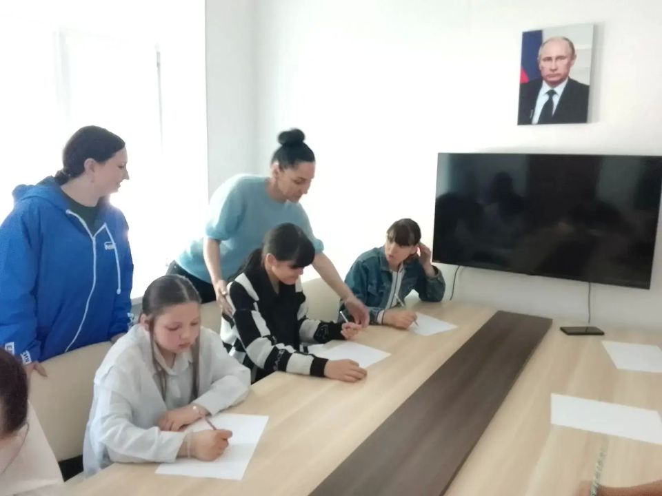 Надежда Бабешко: В рамках празднования Дня славянской письменности и культуры Ивановским местным отделением Единой России было организовано познавательное мероприятие для учеников седьмых классов Ивановской школы
