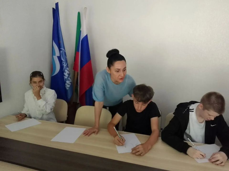 Надежда Бабешко: В рамках празднования Дня славянской письменности и культуры Ивановским местным отделением Единой России было организовано познавательное мероприятие для учеников седьмых классов Ивановской школы Надежда Бабешко: В рамках празднования Дня славянской письменности и культуры Ивановским местным отделением Единой России было организовано познавательное мероприятие для учеников седьмых классов Ивановской школы