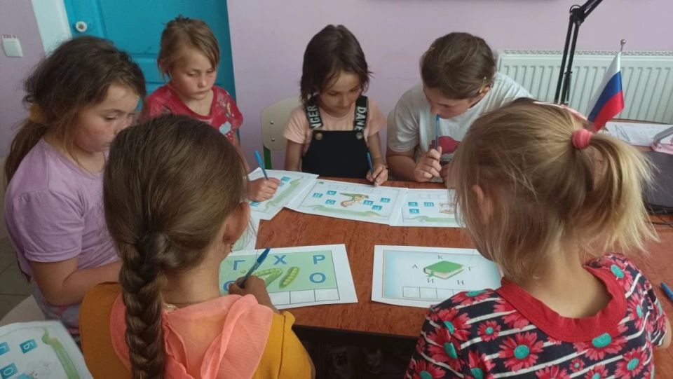 В Богдановском сельском клубе провели познавательно-игровую программу "Сокровища родного слова" В Богдановском сельском клубе провели познавательно-игровую программу "Сокровища родного слова"