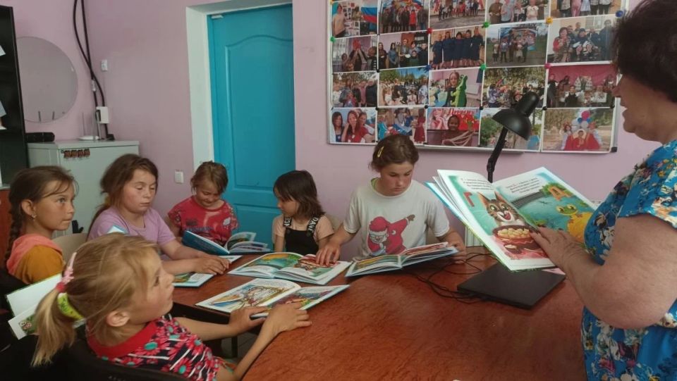 В Богдановском сельском клубе провели познавательно-игровую программу "Сокровища родного слова" В Богдановском сельском клубе провели познавательно-игровую программу "Сокровища родного слова"