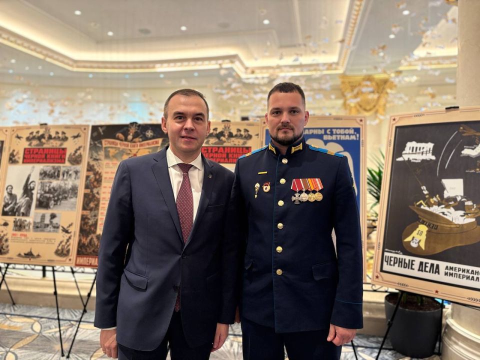 Очень тронут памятным подарком десантников Очень тронут памятным подарком десантников