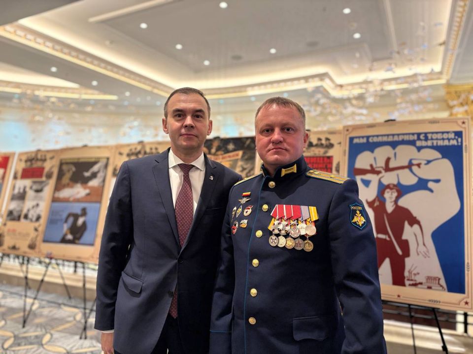 Очень тронут памятным подарком десантников Очень тронут памятным подарком десантников