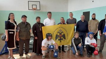 Рязанцы привезли боксерский ринг в спортшколу Хлебодаровки