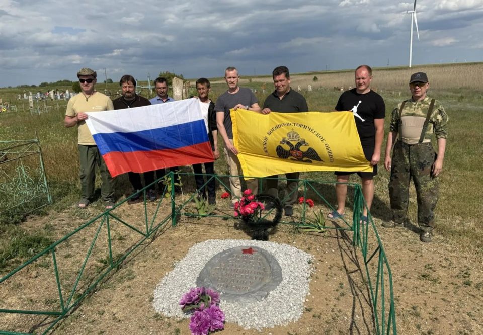 Рязанцы привезли боксерский ринг в спортшколу Хлебодаровки Рязанцы привезли боксерский ринг в спортшколу Хлебодаровки