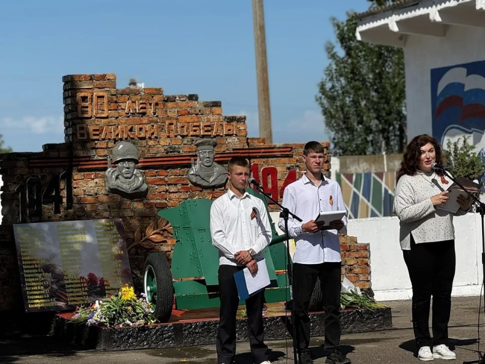 Во Владимировской школе Скадовского района состоялось торжественное открытие памятника Воинам-освободителям, посвящённого 80-летию Победы в Великой Отечественной войне Во Владимировской школе Скадовского района состоялось торжественное открытие памятника Воинам-освободителям, посвящённого 80-летию Победы в Великой Отечественной войне