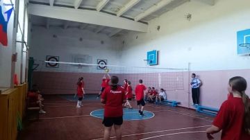 Первые Хлебодаровской школы начали свое утро с зарядки
