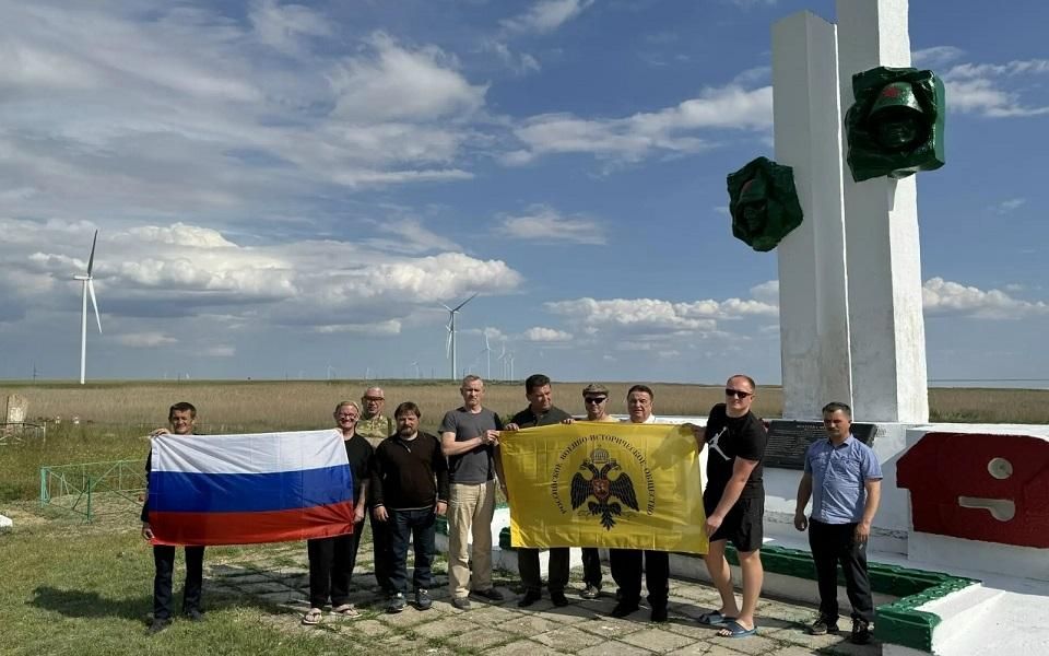 Рязанцы привезли боксерский ринг в спортшколу Хлебодаровки Рязанцы привезли боксерский ринг в спортшколу Хлебодаровки