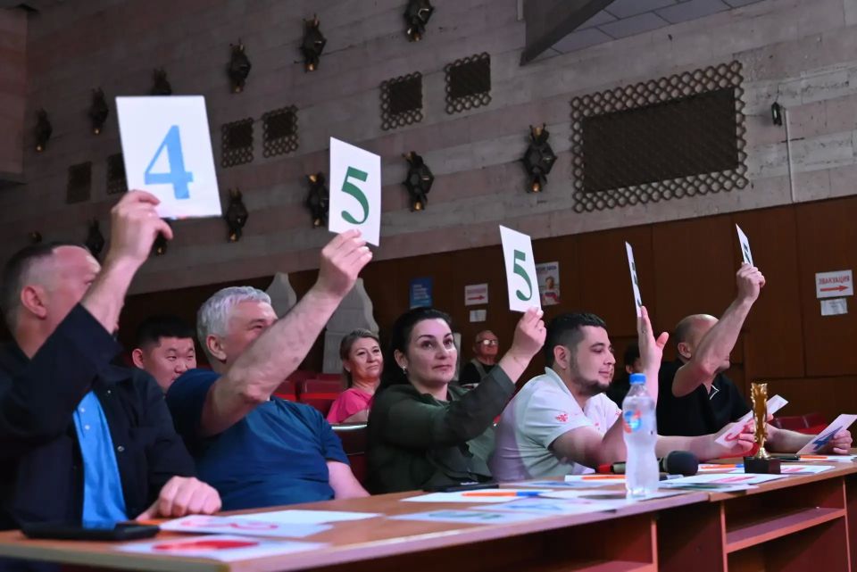 В Скадовске завершился 2-й сезон Херсонской официальной юниор-лиги КВН В Скадовске завершился 2-й сезон Херсонской официальной юниор-лиги КВН