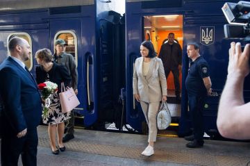 Лидер белорусской оппозиции Тихановская впервые прибыла в Украину с официальным визитом: её пригласил Зеленский
