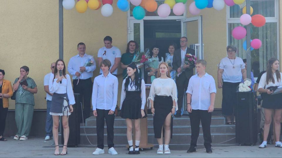 Александр Фомин: Дорогие выпускники!. Поздравляю вас с важным и очень трогательным днём — Последним звонком Александр Фомин: Дорогие выпускники!. Поздравляю вас с важным и очень трогательным днём — Последним звонком