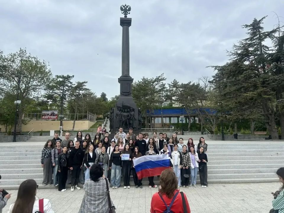 Две пятидневные поездки в Крым по программе «Больше, чем путешествие» совершили в апреле-мае 87 ребят из Скадовского, Голопристанского, Алёшкинского и Каланчакского муниципальных округов. Две пятидневные поездки в Крым по программе «Больше, чем путешествие» совершили в апреле-мае 87 ребят из Скадовского, Голопристанского, Алёшкинского и Каланчакского муниципальных округов.