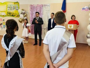 Зампред Правительства Херсонской области Сергей Черевко принял участие в линейке в Новоалексеевской школе №1