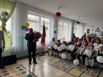 Представители партии «Единая Россия» поздравили школьников Чаплинского округа с Последним звонком