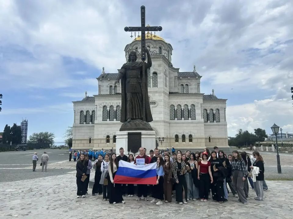 Две пятидневные поездки в Крым по программе «Больше, чем путешествие» совершили в апреле-мае 87 ребят из Скадовского, Голопристанского, Алёшкинского и Каланчакского муниципальных округов. Две пятидневные поездки в Крым по программе «Больше, чем путешествие» совершили в апреле-мае 87 ребят из Скадовского, Голопристанского, Алёшкинского и Каланчакского муниципальных округов.