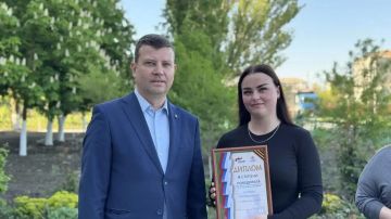 Студентка из Геническа взяла бронзу на конкурсе эскизов памятника участникам СВО