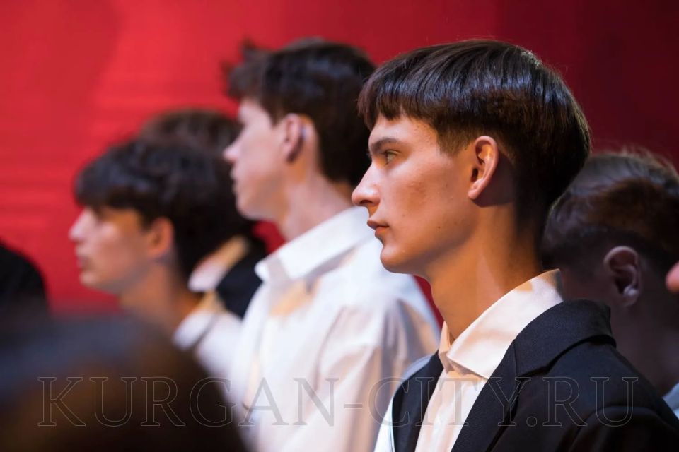 Владимир Сальдо: Особые слова в адрес выпускников сегодня прозвучали в школе № 5, где на сцене разворачивались сказочные события, Золушка и Принц, Король, Волшебник и другие сказочные герои рассказывали о выпускниках, пели о... Владимир Сальдо: Особые слова в адрес выпускников сегодня прозвучали в школе № 5, где на сцене разворачивались сказочные события, Золушка и Принц, Король, Волшебник и другие сказочные герои рассказывали о выпускниках, пели о...
