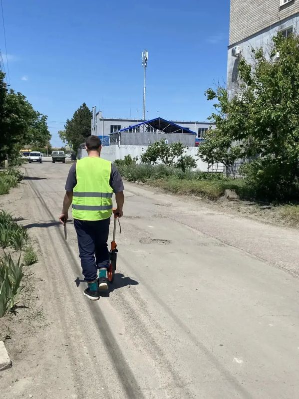 Специалистами Дирекции по развитию дорожно-транспортной инфраструктуры проведён выезд в пгт Новотроицкое для обследования улично-дорожной сети Специалистами Дирекции по развитию дорожно-транспортной инфраструктуры проведён выезд в пгт Новотроицкое для обследования улично-дорожной сети