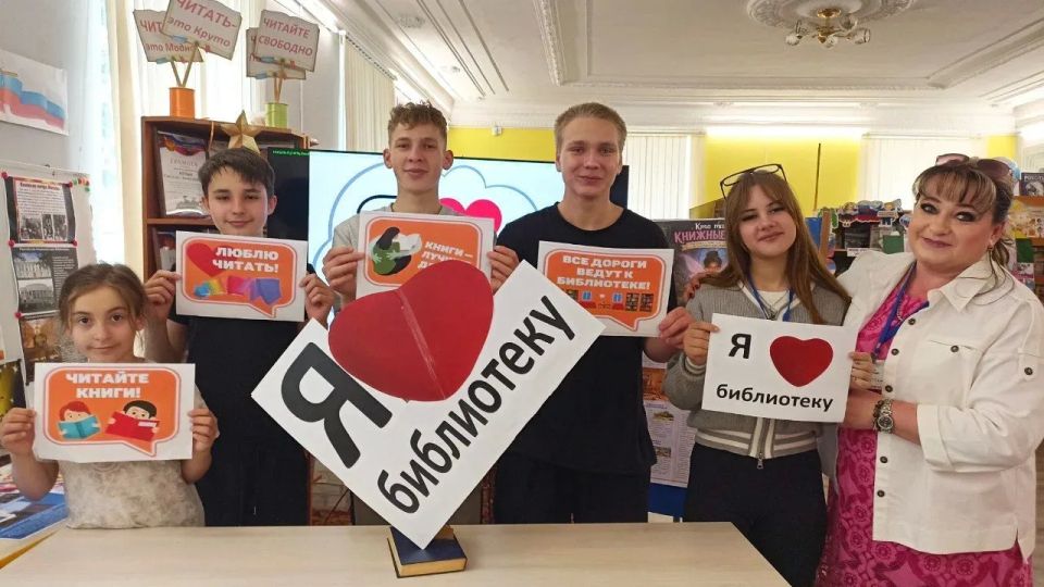 К Общероссийскому Дню библиотек для юных посетителей Любимовской библиотеки была организована экскурсия от прошлого к настоящему под названием "Библиотеки: мосты между поколениями!" К Общероссийскому Дню библиотек для юных посетителей Любимовской библиотеки была организована экскурсия от прошлого к настоящему под названием "Библиотеки: мосты между поколениями!"