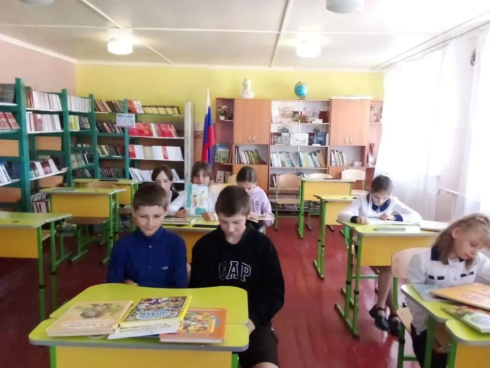В Красненской школе Скадовского муниципального округа отметили Общероссийский день библиотек В Красненской школе Скадовского муниципального округа отметили Общероссийский день библиотек