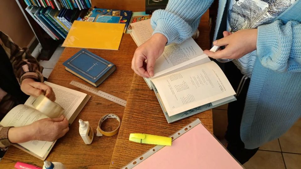 Книга сквозь века. Помните, как в детстве вы впервые пришли в библиотеку? Запах старых книг, шелест страниц, тишина, наполненная волшебством, и добрый библиотекарь, который помог найти самую интересную сказку… Завтра, 27 мая... Книга сквозь века. Помните, как в детстве вы впервые пришли в библиотеку? Запах старых книг, шелест страниц, тишина, наполненная волшебством, и добрый библиотекарь, который помог найти самую интересную сказку… Завтра, 27 мая...