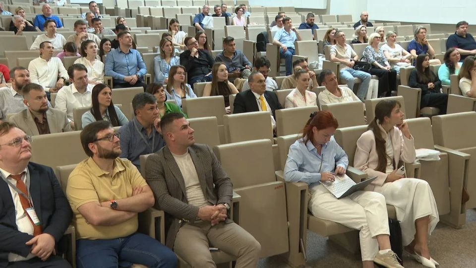 Врачи из Херсонской области приняли участие в научно-практической конференции "Актуальные вопросы эндоскопии – 2026" в Крыму Врачи из Херсонской области приняли участие в научно-практической конференции "Актуальные вопросы эндоскопии – 2026" в Крыму