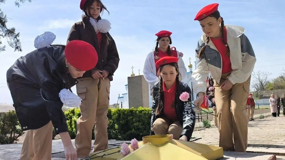 Уважаемые юнармейцы, командиры, наставники и ветераны движения! Уважаемые юнармейцы, командиры, наставники и ветераны движения!
