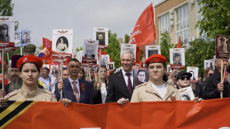Уважаемые юнармейцы, командиры, наставники и ветераны движения! Уважаемые юнармейцы, командиры, наставники и ветераны движения!