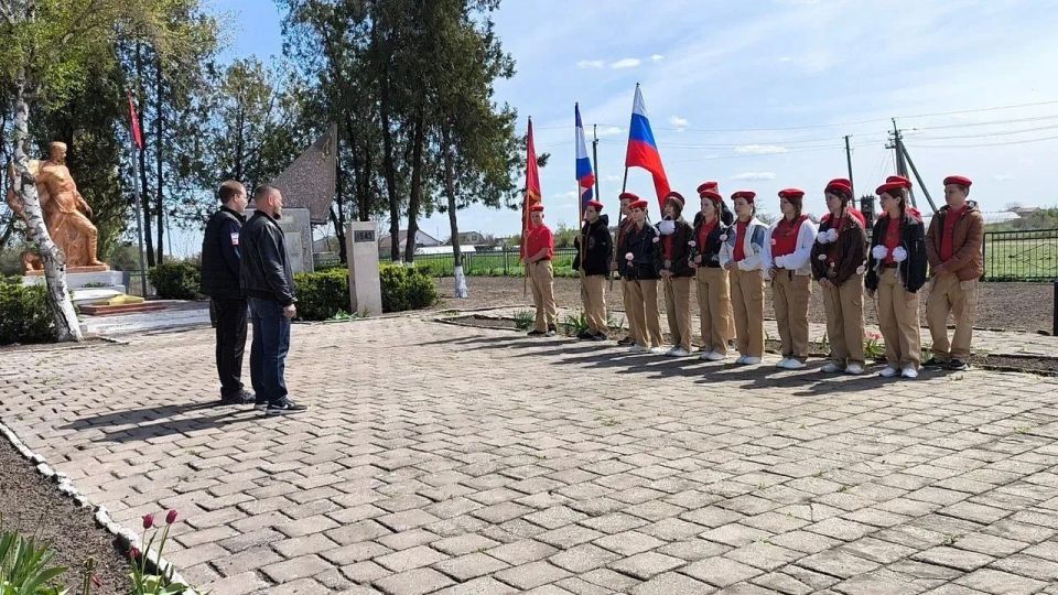 Уважаемые юнармейцы, командиры, наставники и ветераны движения! Уважаемые юнармейцы, командиры, наставники и ветераны движения!