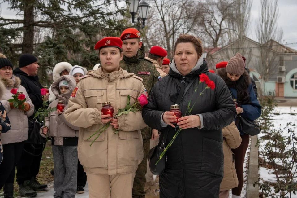Уважаемые юнармейцы, командиры, наставники и ветераны движения! Уважаемые юнармейцы, командиры, наставники и ветераны движения!