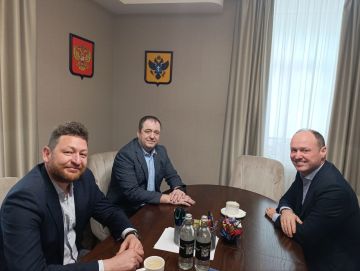 Заместитель Губернатора - Руководитель Постоянного Представительства Херсонской области при Правительстве РФ Владимир Боделан совместно с советником Губернатора - директором Фонда "Перспективное развитие Херсонской области"...