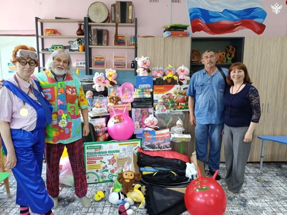 Волонтёры поздравили детей Херсонской области с наступающим Днём защиты детей Волонтёры поздравили детей Херсонской области с наступающим Днём защиты детей