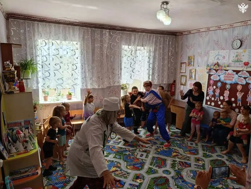 Волонтёры поздравили детей Херсонской области с наступающим Днём защиты детей Волонтёры поздравили детей Херсонской области с наступающим Днём защиты детей