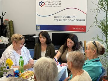 По инициативе секретаря Новотроицкого местного отделения партии Евгении Кузьменко руководитель фракции Единая Россия Наталья Чумак и депутат Совета депутатов Татьяна Крышко посетили Центр общения старшего поколения в рамках...