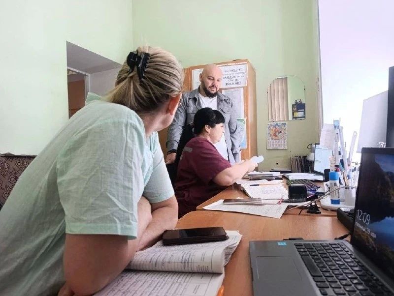 Порядка 200 вызовов в сутки отрабатывают бригады скорой помощи в Херсонской области, рассказал Сергей Георгиев