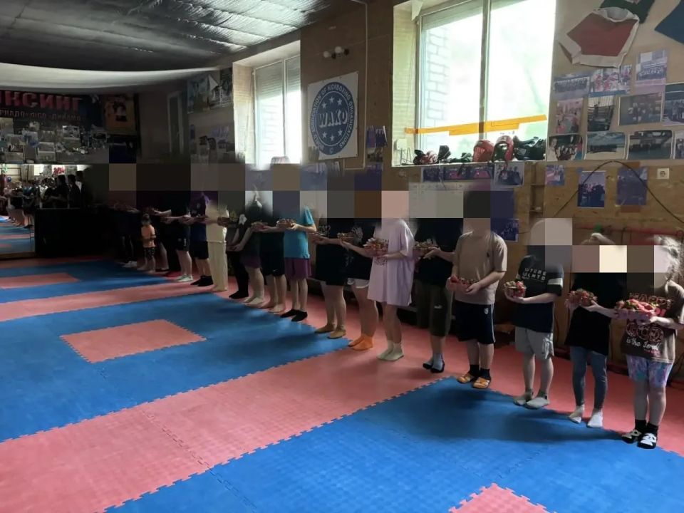 В Новой Каховке прошла первая акция «Клубничный день», приуроченная ко Дню защиты детей В Новой Каховке прошла первая акция «Клубничный день», приуроченная ко Дню защиты детей