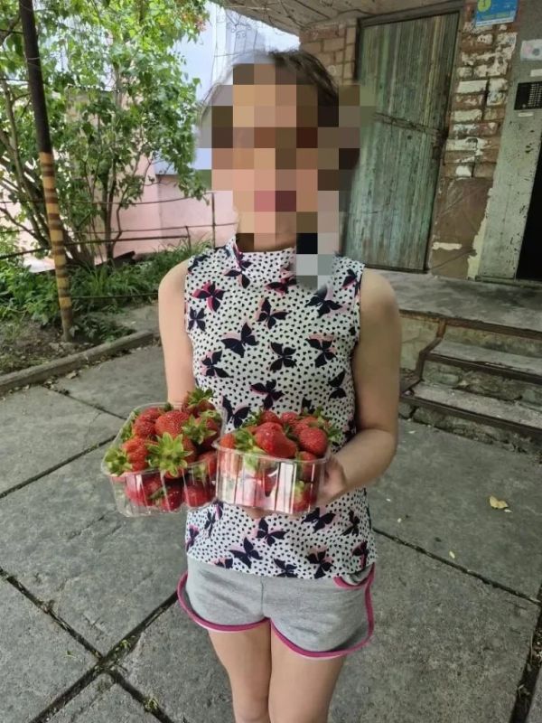 В Новой Каховке прошла первая акция «Клубничный день», приуроченная ко Дню защиты детей В Новой Каховке прошла первая акция «Клубничный день», приуроченная ко Дню защиты детей