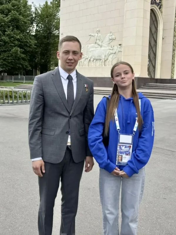 Активистка Движения Первых сделала фото с Героем России