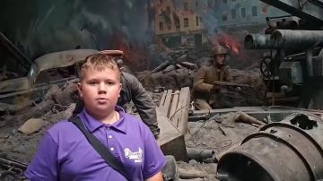 Тем временем «Орлята России» из Чаплинской школы № 1 рассматривают экспонаты в крупнейшем военно-историческом музее России! Своими впечатлениями поделился Алексей Гречко
