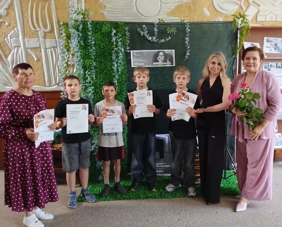 В Скадовском округе вручили дипломы участникам Международной акции «Читаем детям о Великой Отечественной войне»