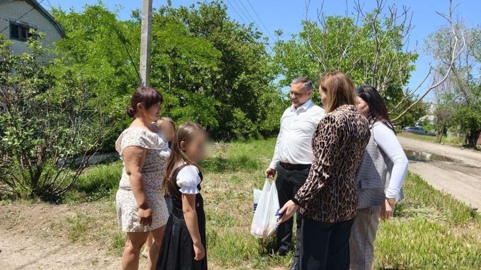 Ольга Осипенко: Посетили новотроицкую семью, оказавшуюся в трудной жизненной ситуации Ольга Осипенко: Посетили новотроицкую семью, оказавшуюся в трудной жизненной ситуации