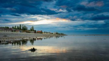 После затяжной весны пляжи на побережьях Азовского и Черного морей начинают готовиться к летнему сезону, сообщил губернатор Владимир Сальдо