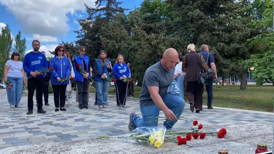 Владимир Сальдо: В Геническе почтили память мальчика, погибшего при ударе беспилотника Владимир Сальдо: В Геническе почтили память мальчика, погибшего при ударе беспилотника