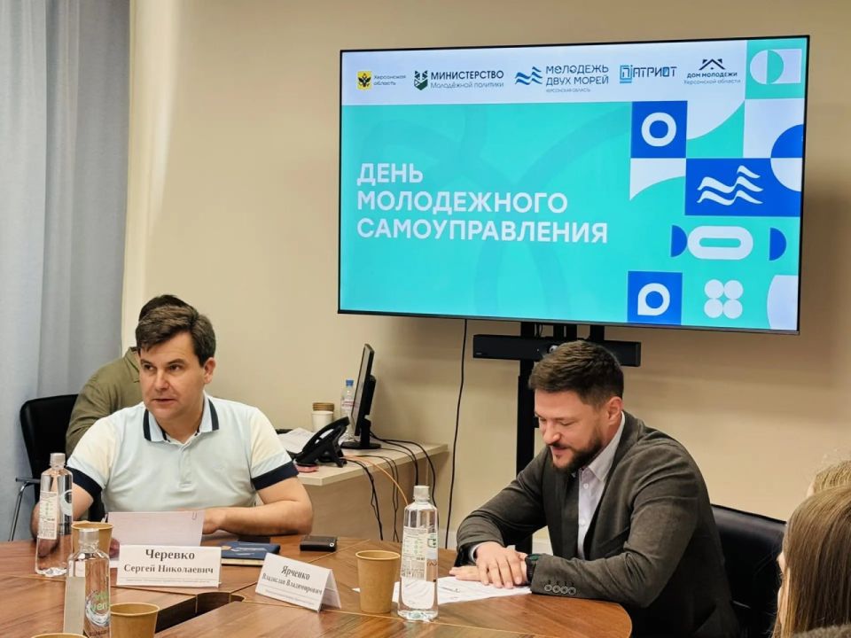 «День молодежного самоуправления»: 25 талантливых ребят со всей области получили возможность примерить на себя роли руководителей региональных органов власти «День молодежного самоуправления»: 25 талантливых ребят со всей области получили возможность примерить на себя роли руководителей региональных органов власти